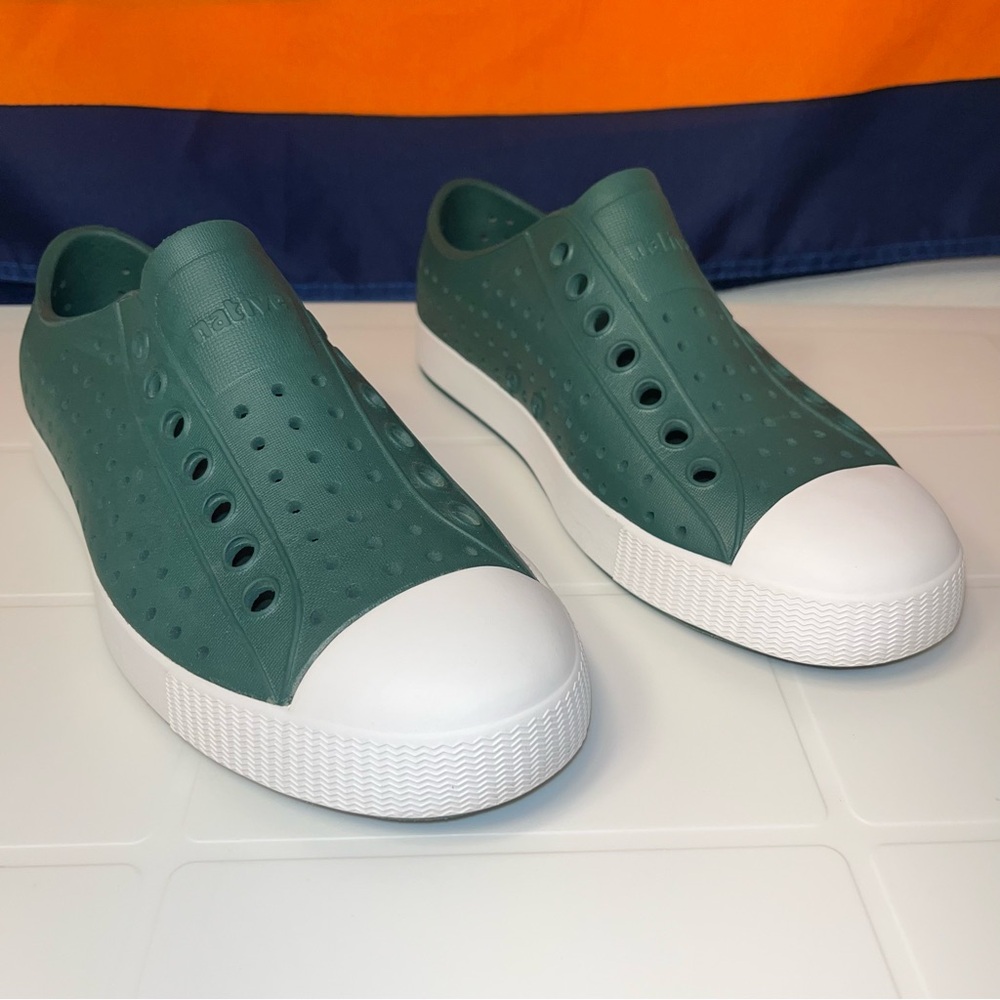 Native Shoes Jefferson Sneakers Green/Shell White women Size 7 unisex men size 5